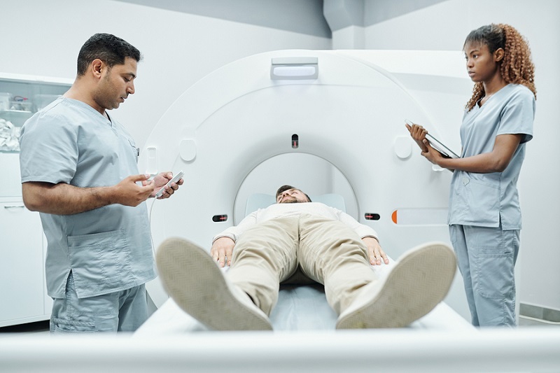 Imagen: El papel emergente de la resonancia magnética junto con las pruebas de PSA está redefiniendo el diagnóstico de cáncer de próstata (foto cortesía de 123RF)